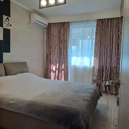 Direct Proprietar Inchiriez 3 Semidecomandat Renovat ,stradal, Favorit Parcare *