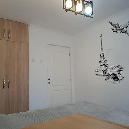 Direct Proprietar Inchiriez 3 Semidecomandat Renovat ,stradal, Favorit Parcare Apartment