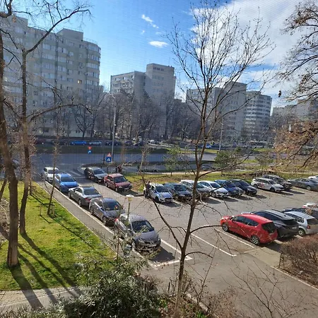 Apartment Direct Proprietar Inchiriez 3 Semidecomandat Renovat ,stradal, Favorit Parcare