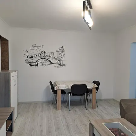 Direct Proprietar Inchiriez 3 Semidecomandat Renovat ,stradal, Favorit Parcare * Bucharest
