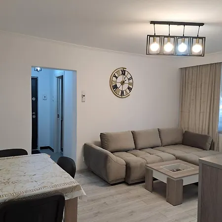 Direct Proprietar Inchiriez 3 Semidecomandat Renovat ,stradal, Favorit Parcare