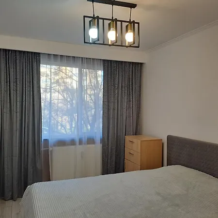 Direct Proprietar Inchiriez 3 Semidecomandat Renovat ,stradal, Favorit Parcare Apartment
